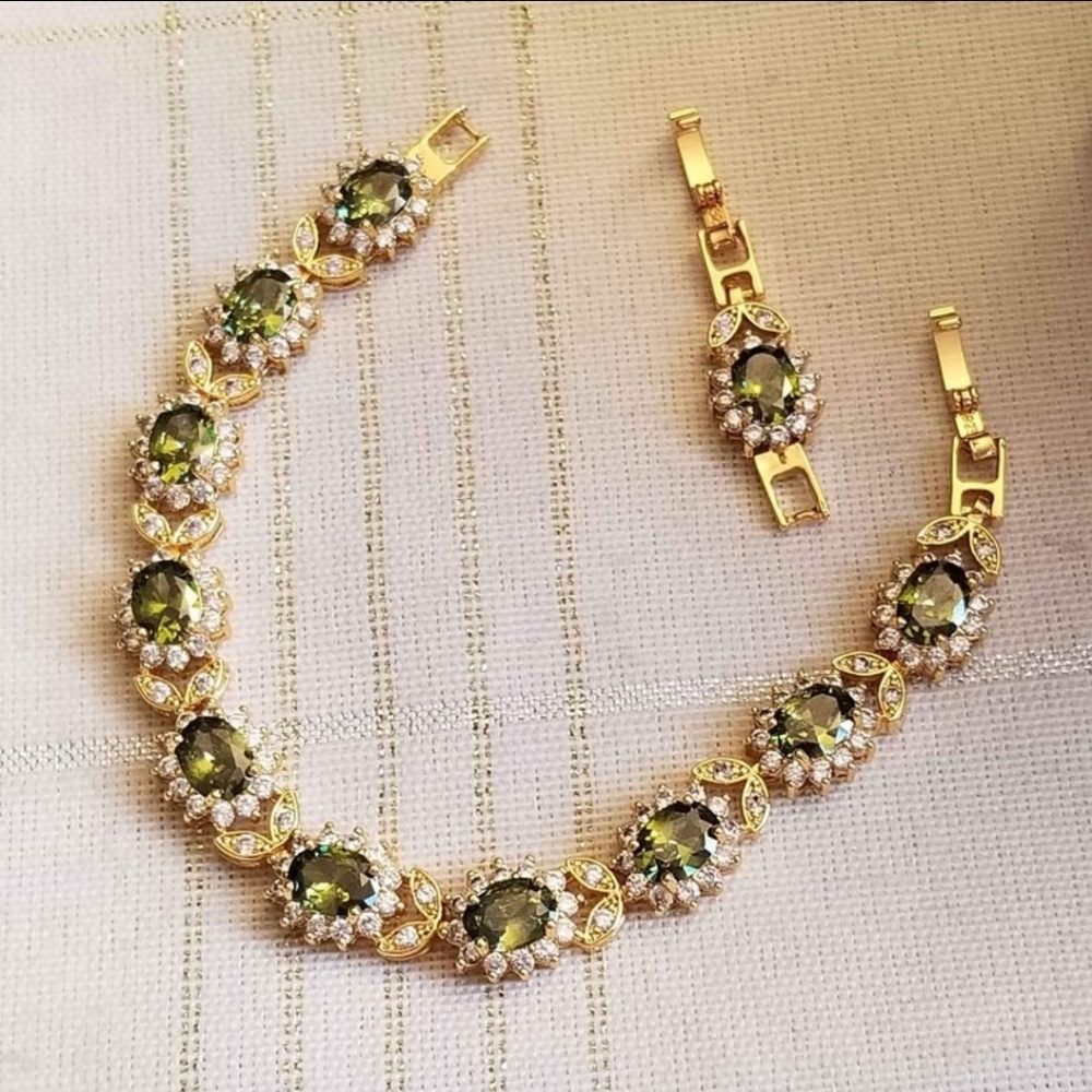 New 18K Gold Plated Oval Cut Peridot Diamond Flower Bracelet with Extender